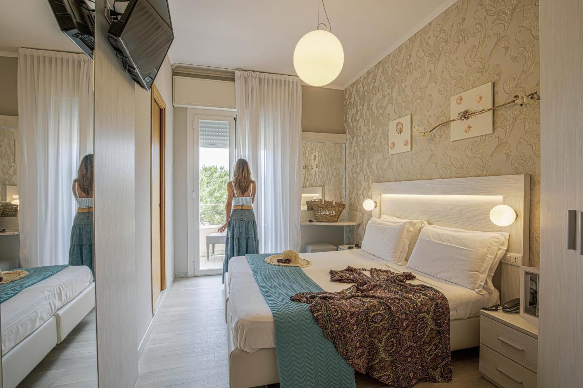 Hotel Ombretta Mare Rimini Buitenkant foto