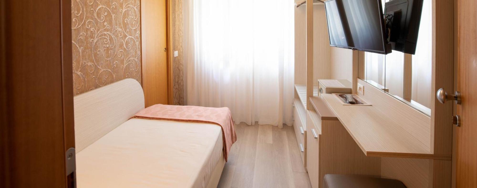Hotel Ombretta Mare Rimini Buitenkant foto