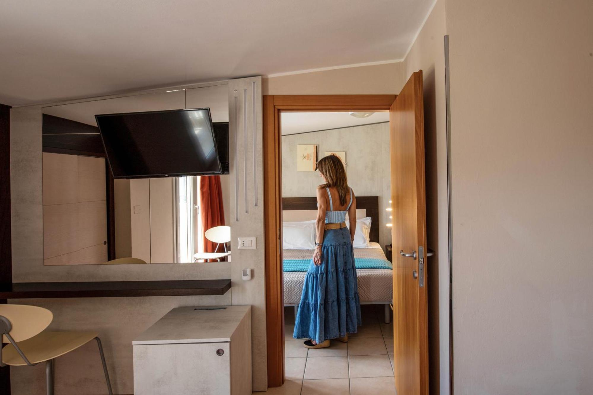 Hotel Ombretta Mare Rimini Buitenkant foto